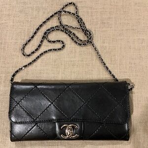 Chanel chain bag